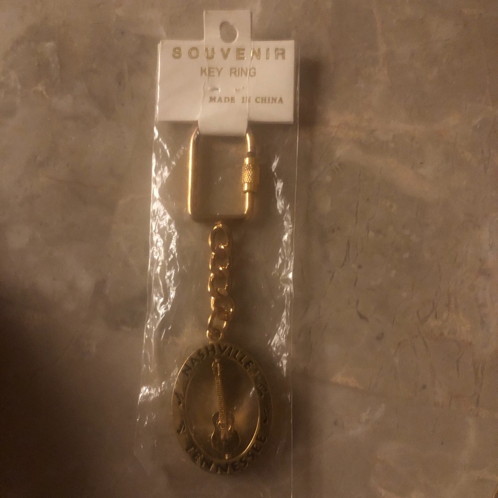 New Nashville Tennessee Gold Tone Guitar Oval Key Ring